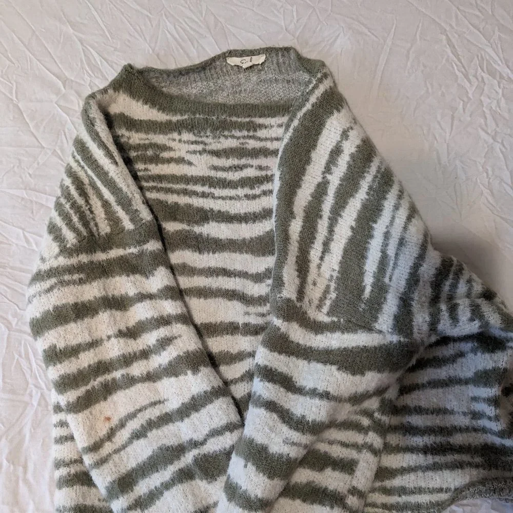 Easel Sweater - Picture 1 of 3